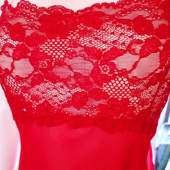 Victoria's Secret sexy red lace night gown. - Picture 3 of 7